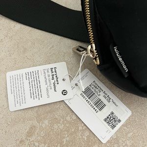 Lululemon Everywhere Belt Bag NWT